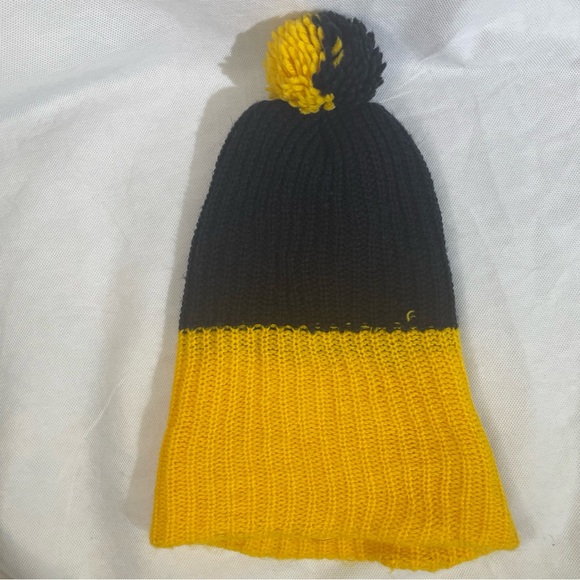 NFL Pittsburgh Steelers Beanie Embroidered Sewn On Patch Logo Hat Cap Pom Poof - Picture 7 of 9